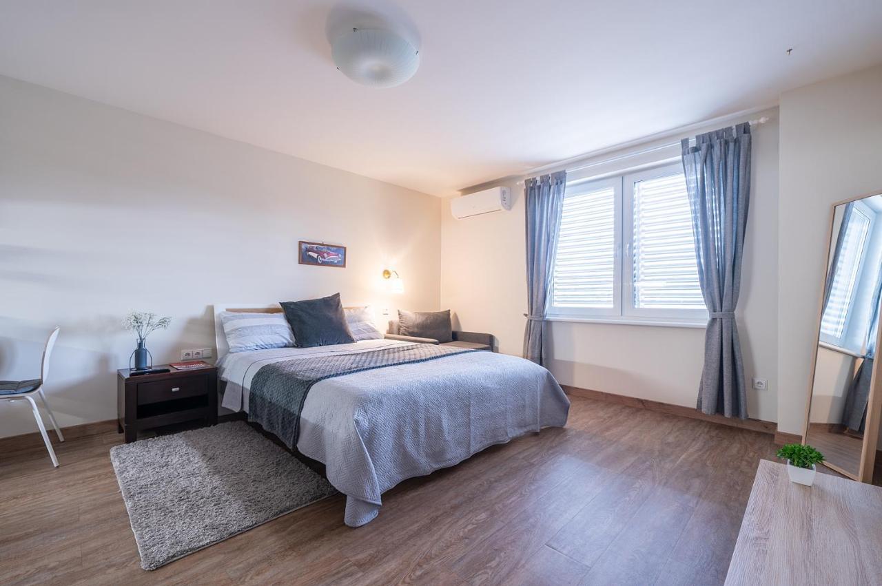 Gyneju Self Check-In Apartments Vilnius Luaran gambar
