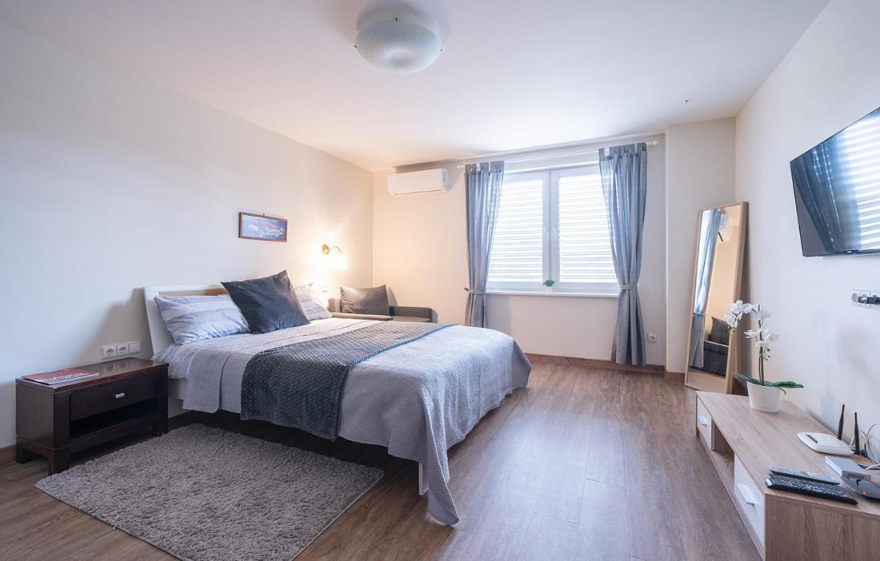 Gyneju Self Check-In Apartments Vilnius Luaran gambar