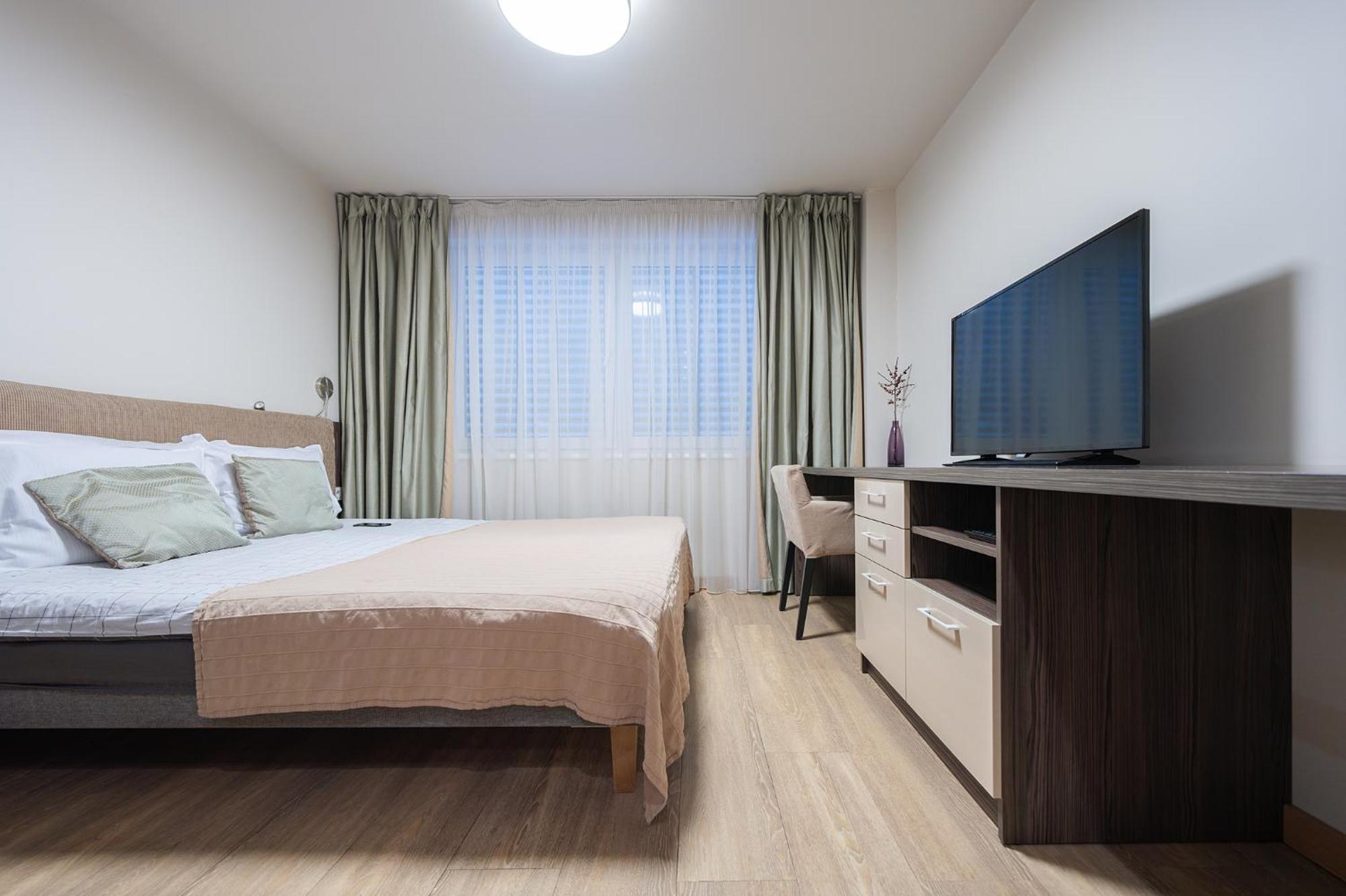 Gyneju Self Check-In Apartments Vilnius Luaran gambar